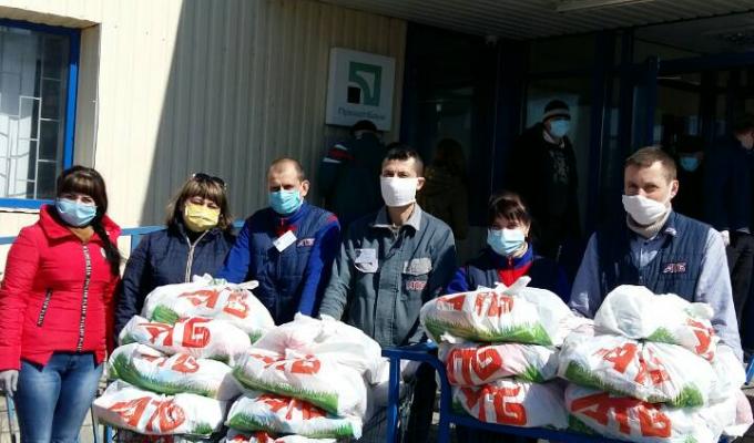 Мешканці Марківщини отримали продовольчі набори від Національної мережі продуктових магазинів АТБ