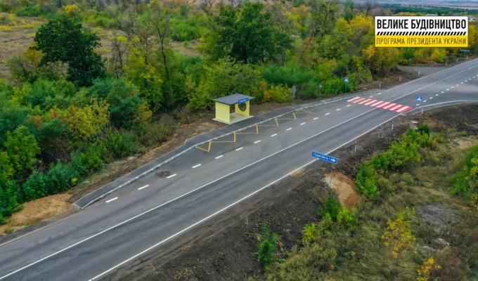 На відновленій дорозі між Сєвєродонецьком та Золотим влаштовано нову розмітку