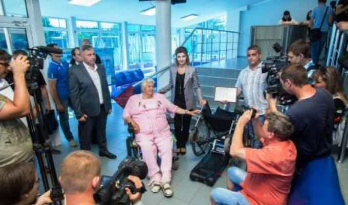 Марина Порошенко передала гусеничний підйомник спортсменам-візочникам Луганської ДЮСШ для осіб з інвалідністю у місті Кремінна