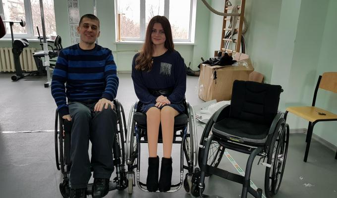 Юрій Гарбуз передав крісла-візки для людей з інвалідністю