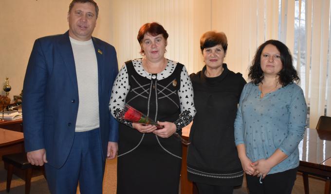 Отримала державну відзнаку "Мати-героїня"