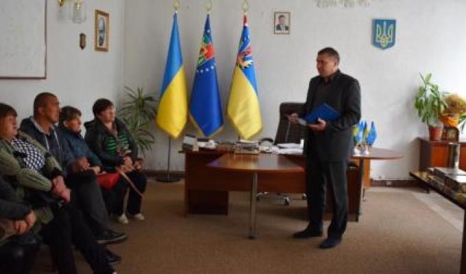На Марківщині привітали з Днем усиновлення родини опікунів