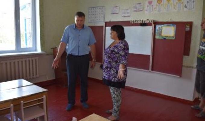 Робоча поїздка голови Марківської райдержадміністрації до Марківської ЗОШ І-ІІ ст. № 1 з метою перевірки готовності закладу до нового навчального року