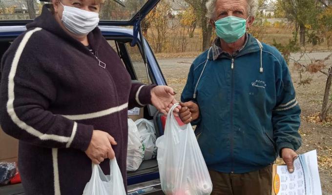 До Міжнародного дня людей похилого віку отримали подарунки
