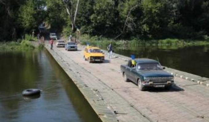 У Кримському встановлено понтонний міст