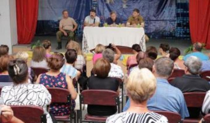 Мешканці прифронтового Кримського матимуть оновлену школу, власний санітарний автомобіль та тепло взимку - Юрій Гарбуз провів прийом громадян