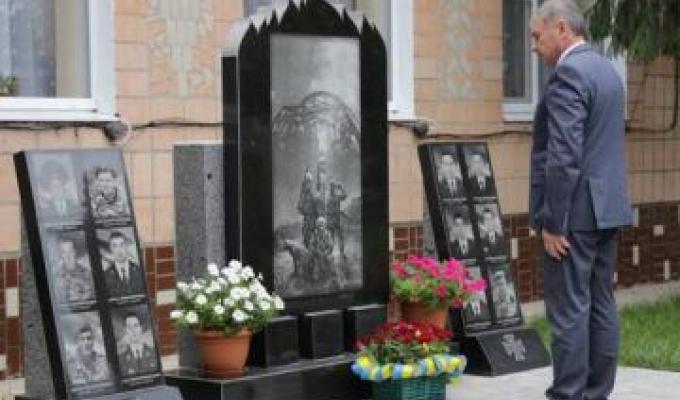 Юрій Гарбуз на Старобільщині вшанував пам'ять загиблих прикордонників