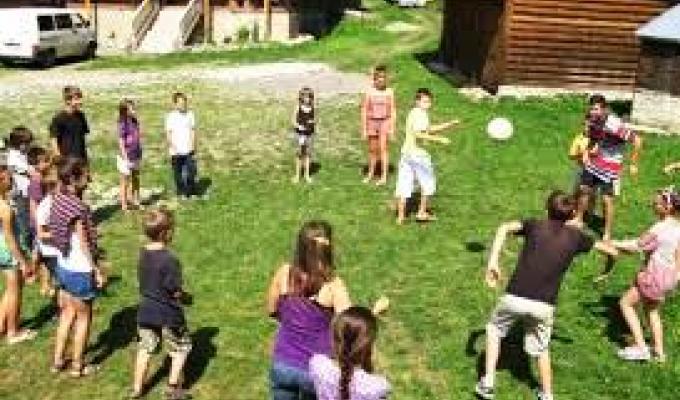 26 школярів Луганщини з прифронтової зони відпочивають у Трускавецькому військовому санаторії