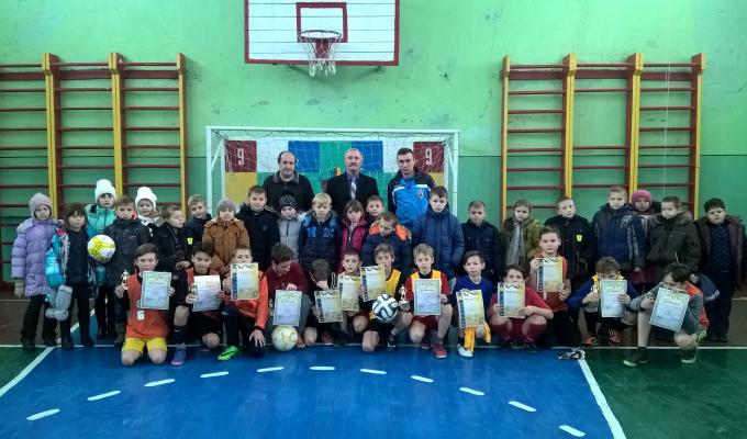 Урок футбола для юних спортсменів