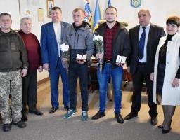 На Марківщині вручили державні нагороди військовослужбовцям, які брали участь в антитерористичній операції.