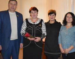 Отримала державну відзнаку "Мати-героїня"