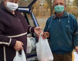 До Міжнародного дня людей похилого віку отримали подарунки