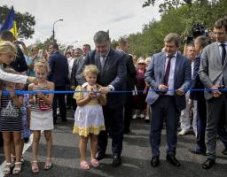 Мости об’єднують людей – Президент на відкритті мосту через річку Сіверський Донець
