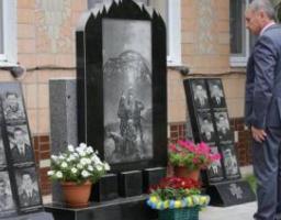 Юрій Гарбуз на Старобільщині вшанував пам'ять загиблих прикордонників